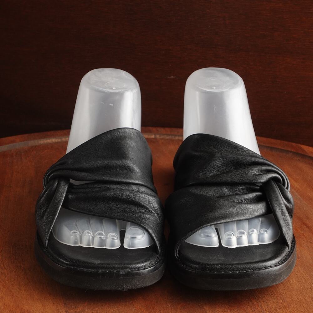 Vince Sandals Womens SZ 8 BLK Leather Slide Minimalist Coastal Flat Resort Shoes - Picture 3 of 14
